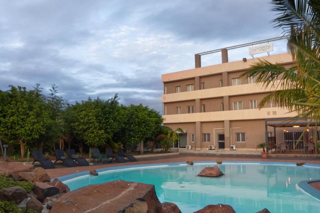 Bazén v ubytování Praia Capital Residence Aparthotel nebo v jeho okolí