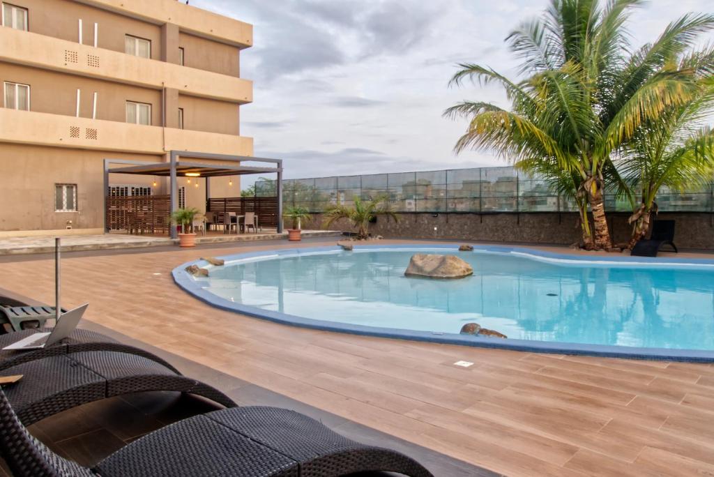 Bazén v ubytování Praia Capital Residence Aparthotel nebo v jeho okolí