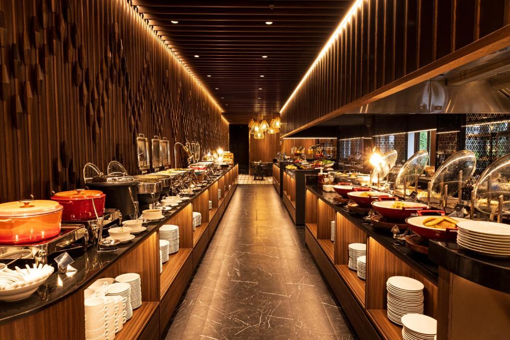 A central view down the hotel’s buffet corridor, lined with dishes and serving stations.