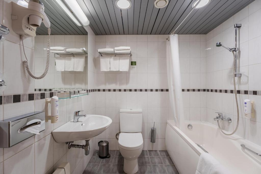 Koupelna v ubytování Riga Islande Hotel with FREE Parking