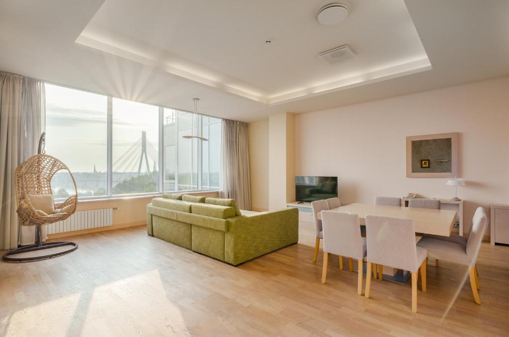 TV a/nebo společenská místnost v ubytování Riga Islande Hotel with FREE Parking
