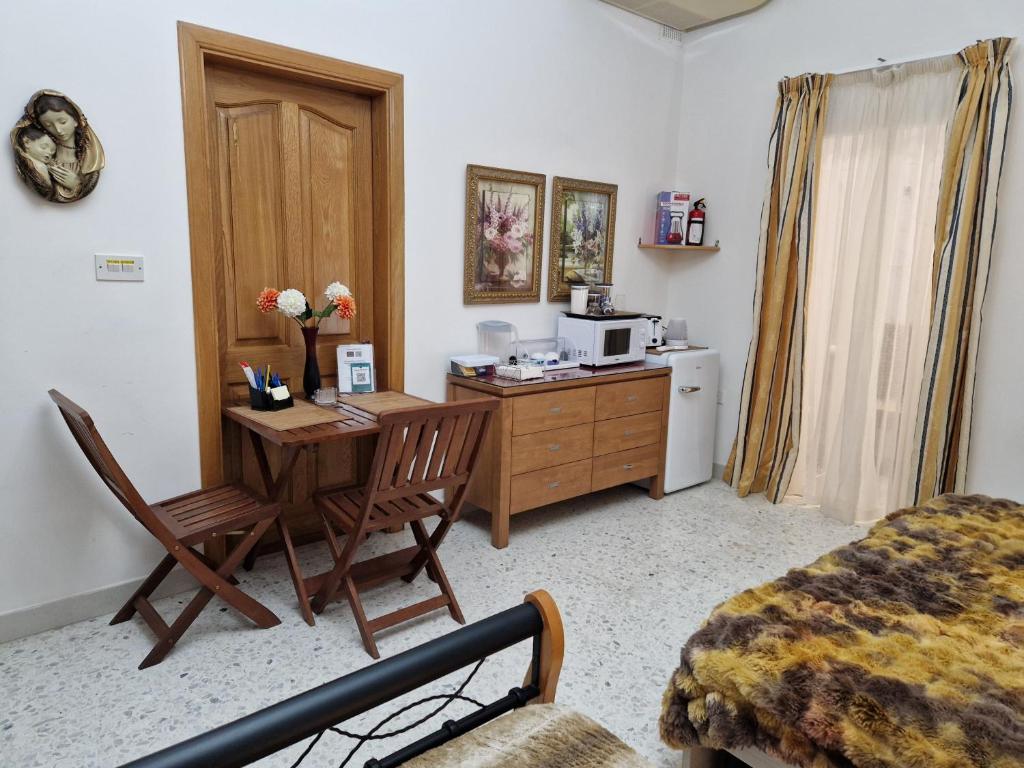 Postel nebo postele na pokoji v ubytování Saracini's Homestay
