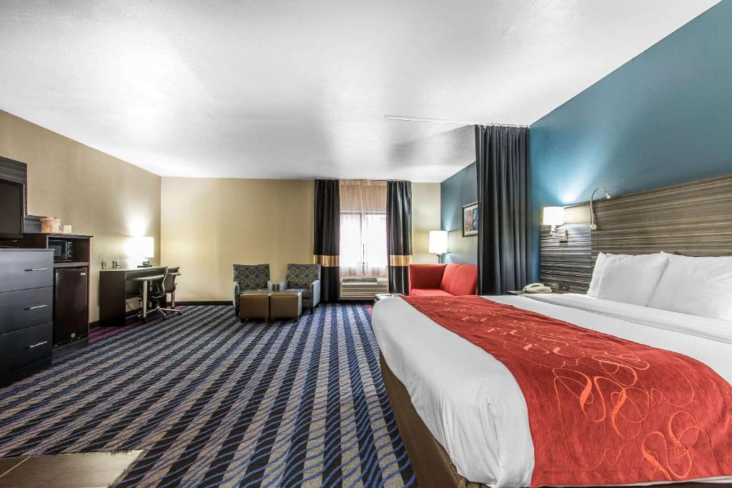 Comfort Suites Fairgrounds West photo