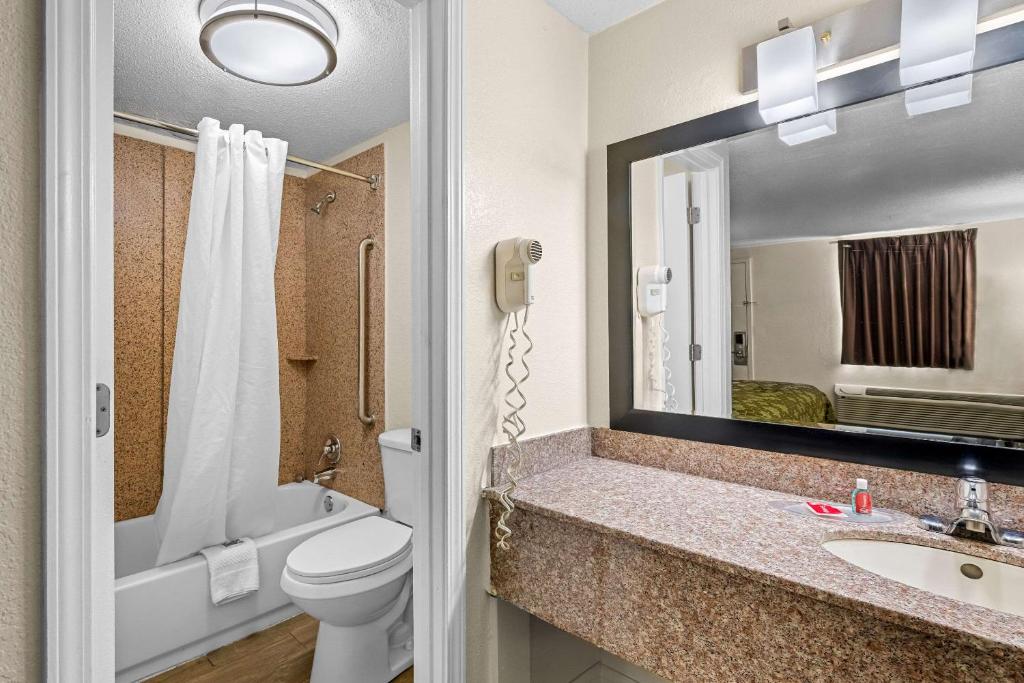 Econo Lodge Kingsport East photo