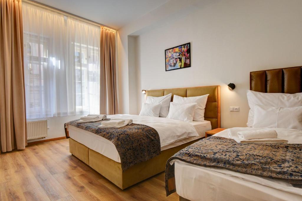 Postel nebo postele na pokoji v ubytování Hotel Karlova Prague
