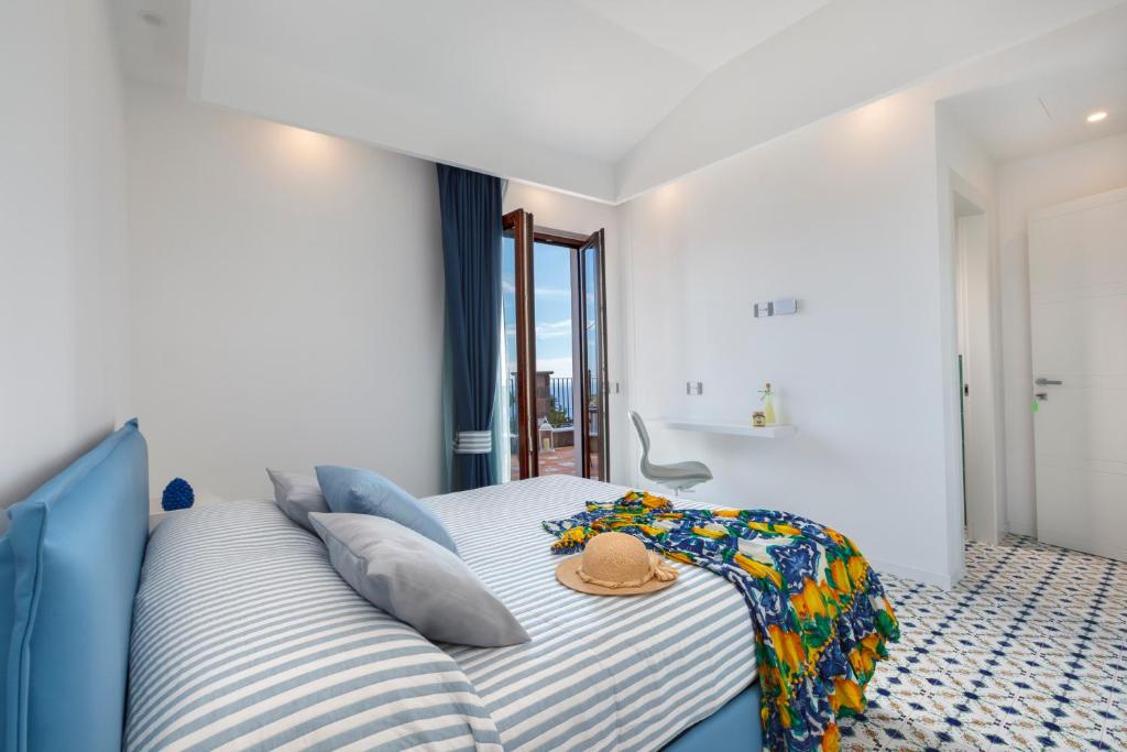 Postel nebo postele na pokoji v ubytování VillaCrapolla Sorrento
