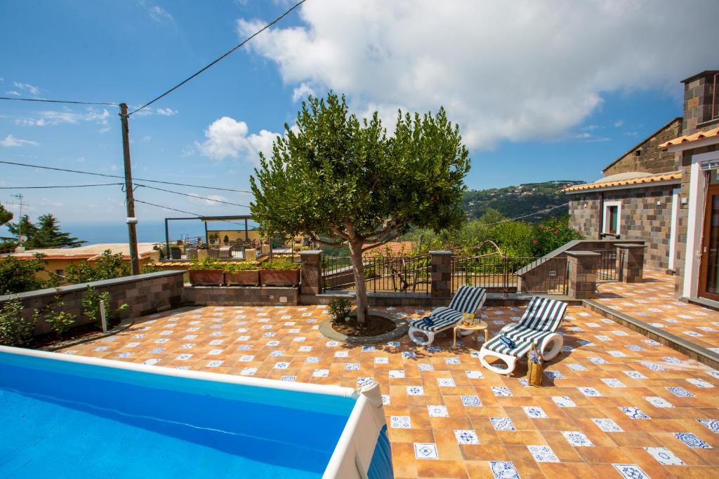 Bazén v ubytování VillaCrapolla Sorrento nebo v jeho okolí