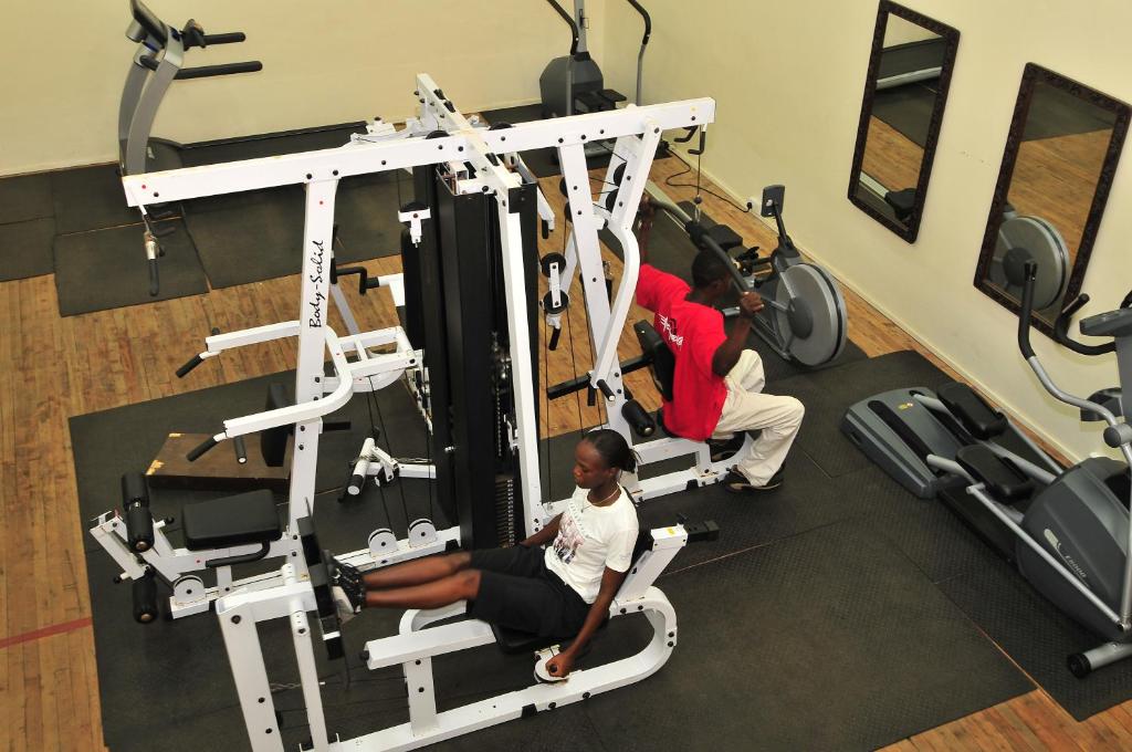 Fitness centrum a/nebo fitness zařízení v ubytování Mombasa Continental Resort