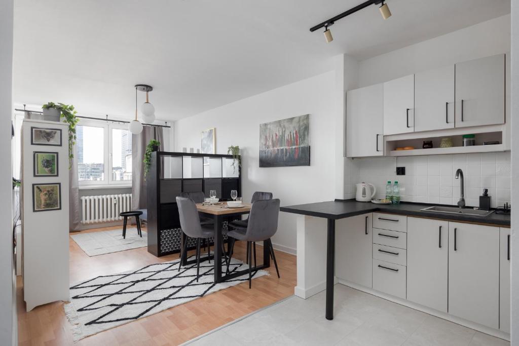 Kuchyňa alebo kuchynka v ubytovaní Wola Lavish Apartment