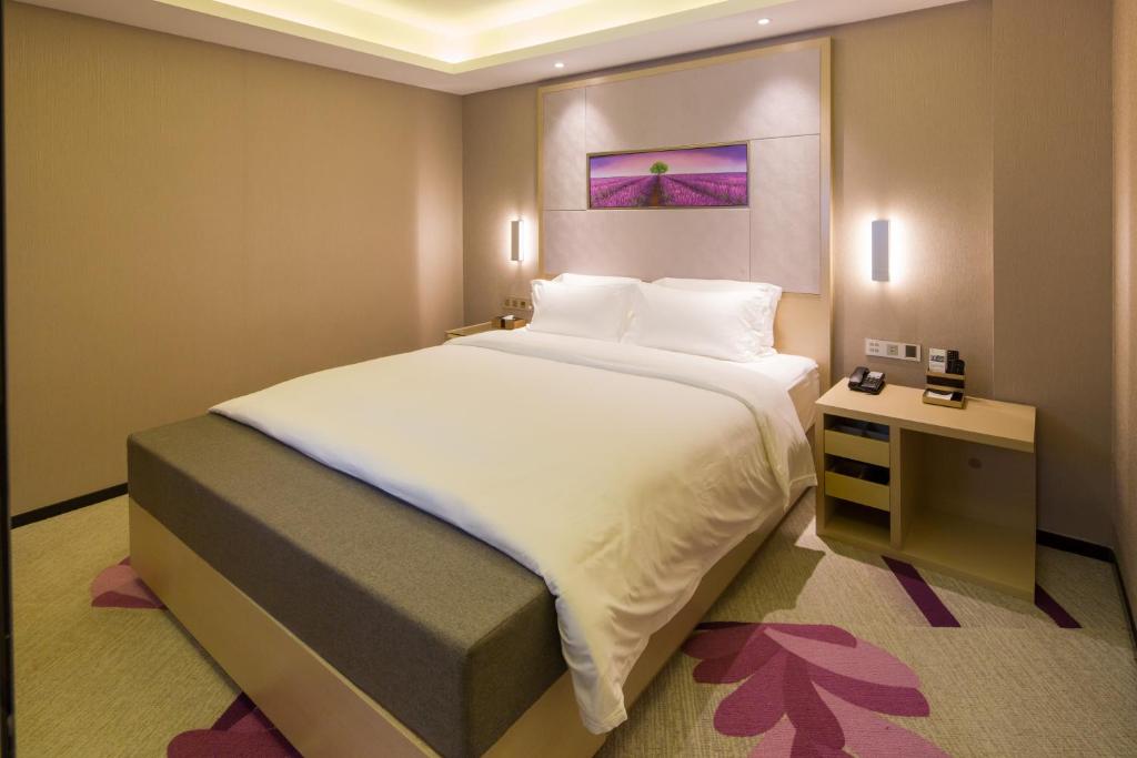 Postel nebo postele na pokoji v ubytování Lavande Hotel Nanhai Sports Center Shishan Town