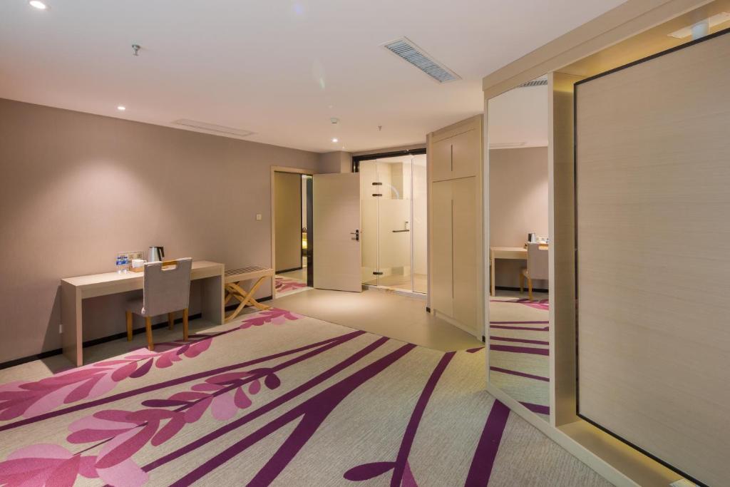 Postel nebo postele na pokoji v ubytování Lavande Hotel Nanhai Sports Center Shishan Town