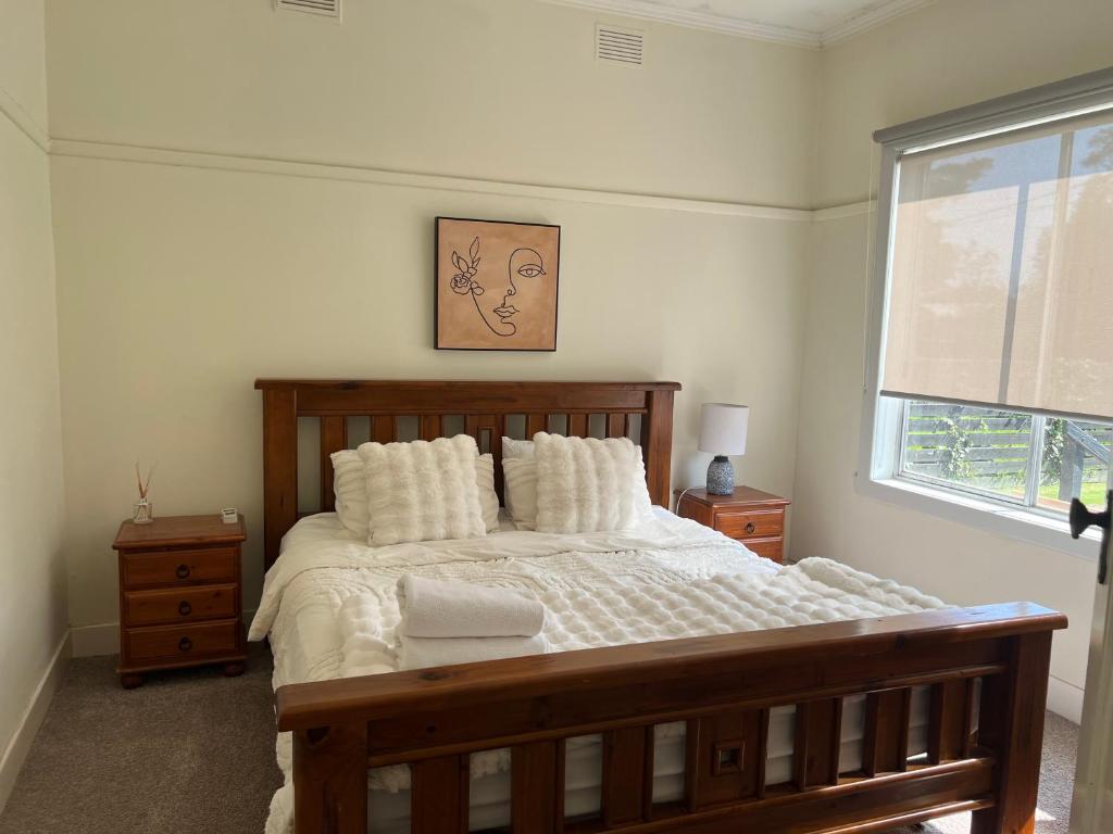 Gallery image of Homey Beach Cottage with Spa, walk to beach in Cowes