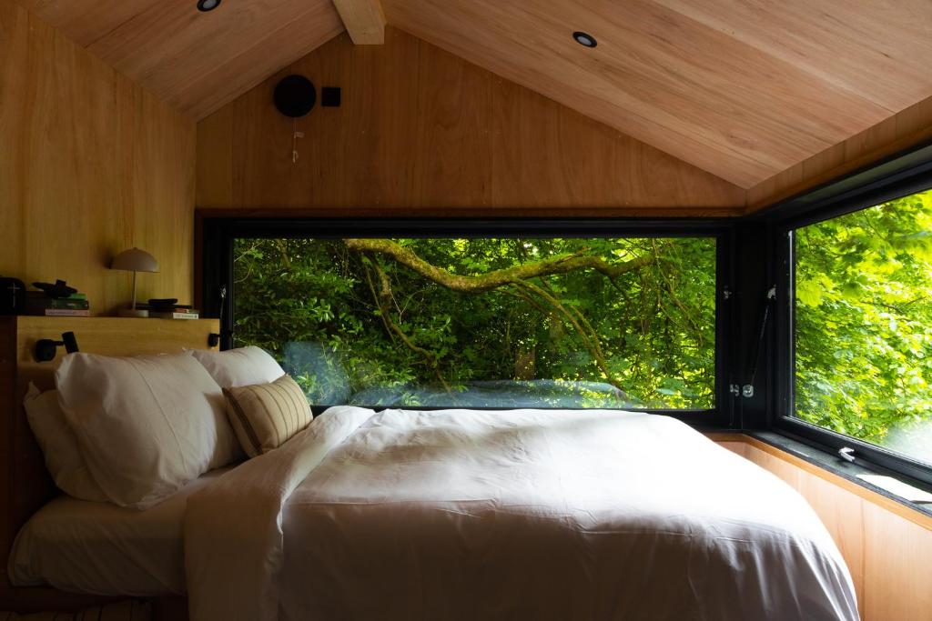 Postel nebo postele na pokoji v ubytování Samsu Cabins