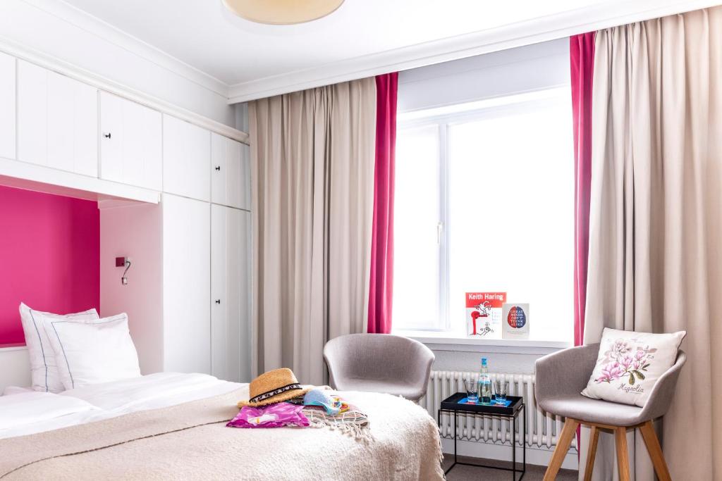 Postel nebo postele na pokoji v ubytování Beach Hotel