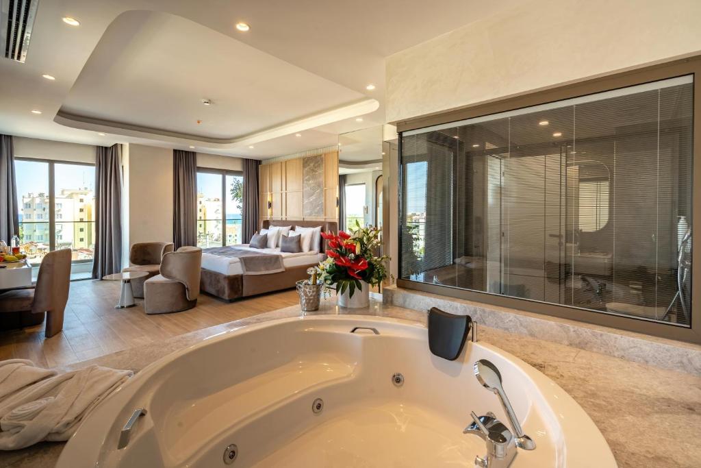 A bathroom at Awen Lara Hotel