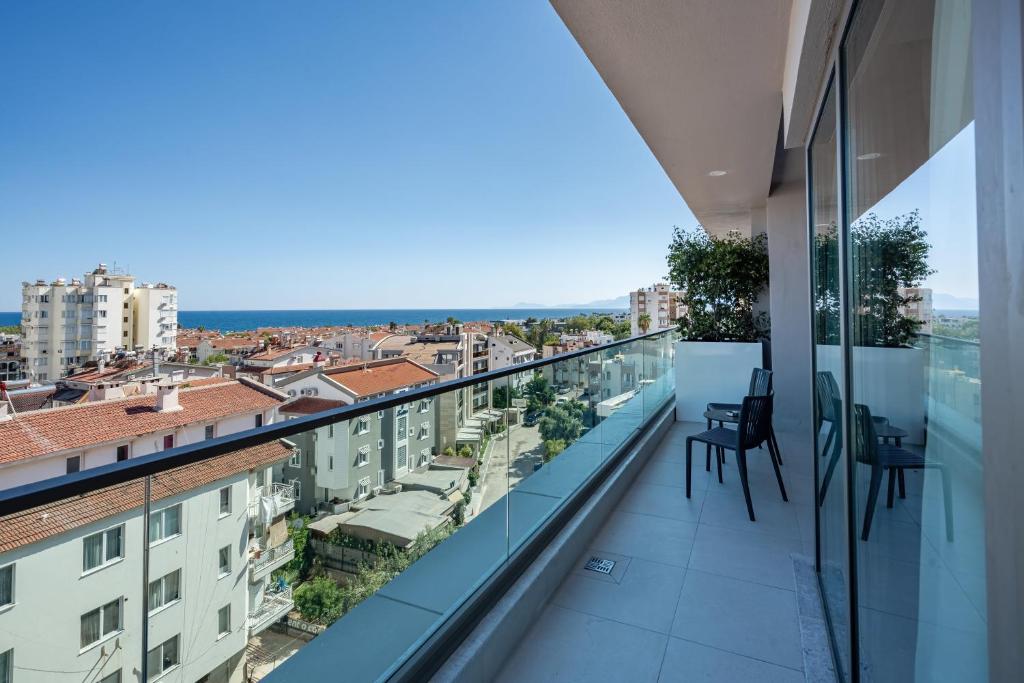 A balcony or terrace at Awen Lara Hotel