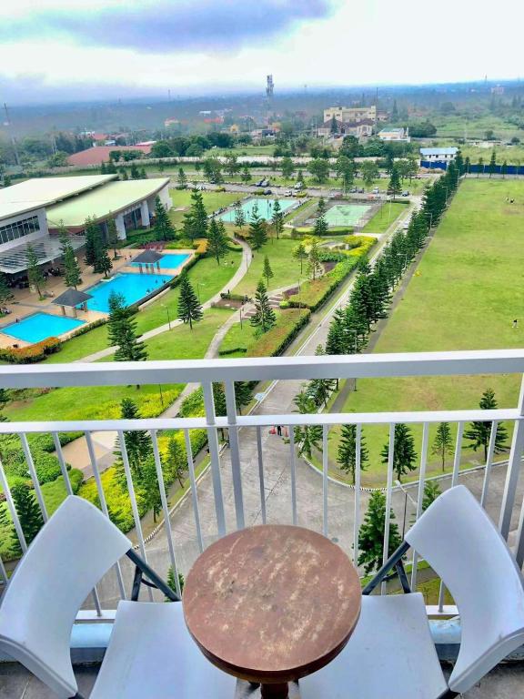 Balkón nebo terasa v ubytování JRT Suites Tagaytay