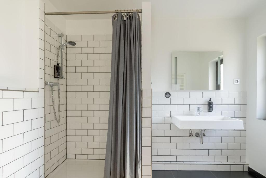 rugs HOTEL Köln - Resim 13