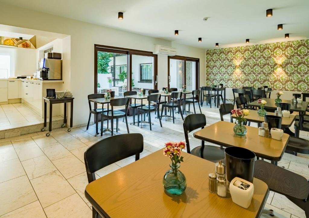 rugs HOTEL Köln - Resim 4