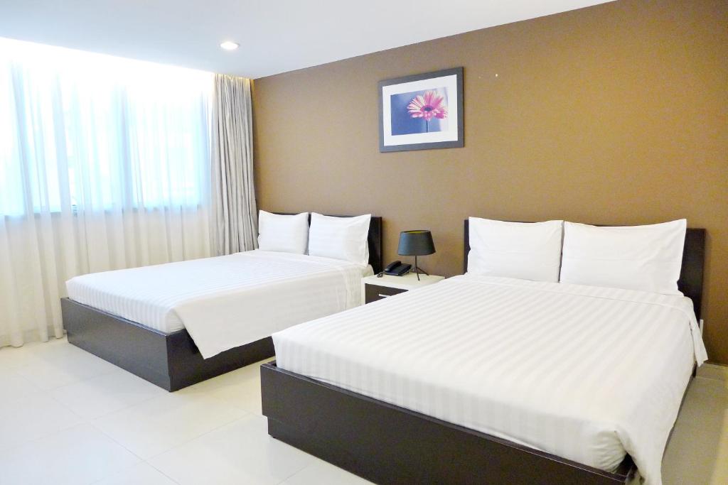 Giường trong phòng chung tại Minh Khang Hotel