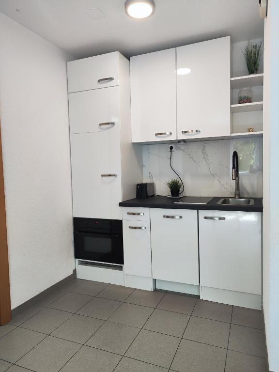 Kuchyň nebo kuchyňský kout v ubytování Wohnung in traumhafter Lage!