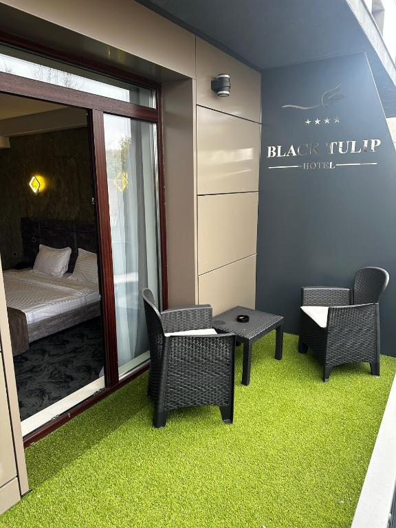 Postel nebo postele na pokoji v ubytování Black Tulip Hotel