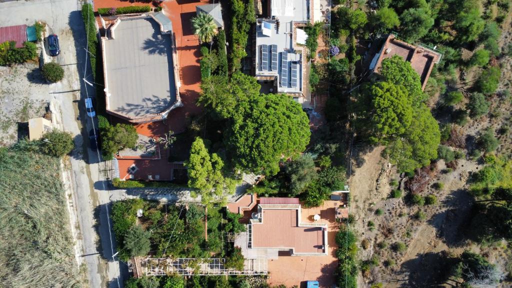 Vista aerea di Villa Salina - Vicina al mare con giardino privato