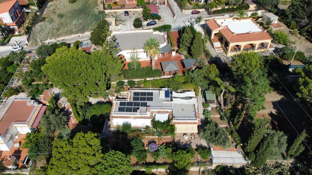 Vista aerea di Villa Salina - Vicina al mare con giardino privato