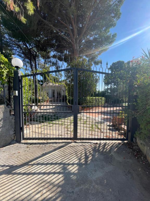Foto dalla galleria di Villa Salina - Vicina al mare con giardino privato a Trabia