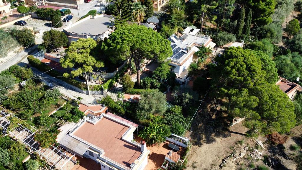 Vista aerea di Villa Salina - Vicina al mare con giardino privato