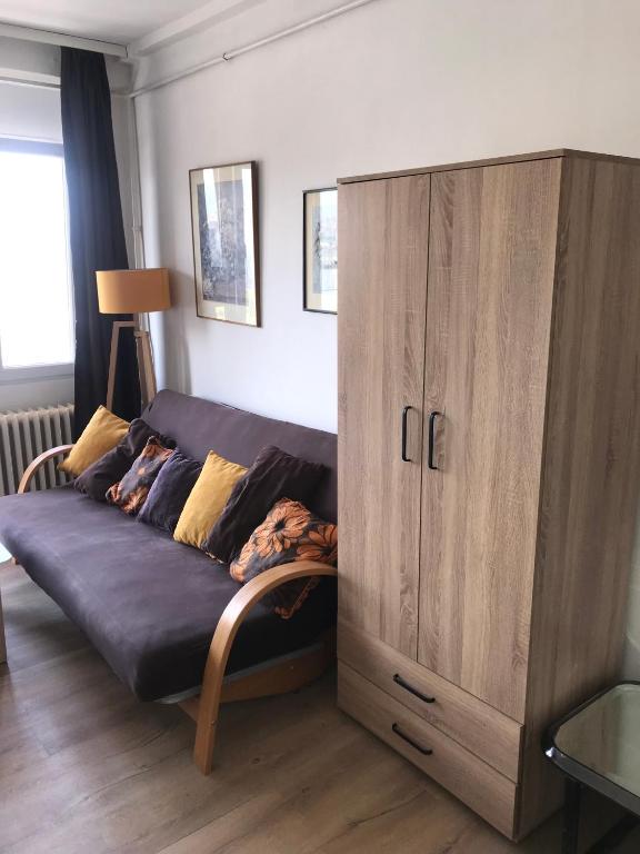 CENTRAL ROOMS WITH GREAT VIEW shared bathroom no parking - Triple Room With Mountain View