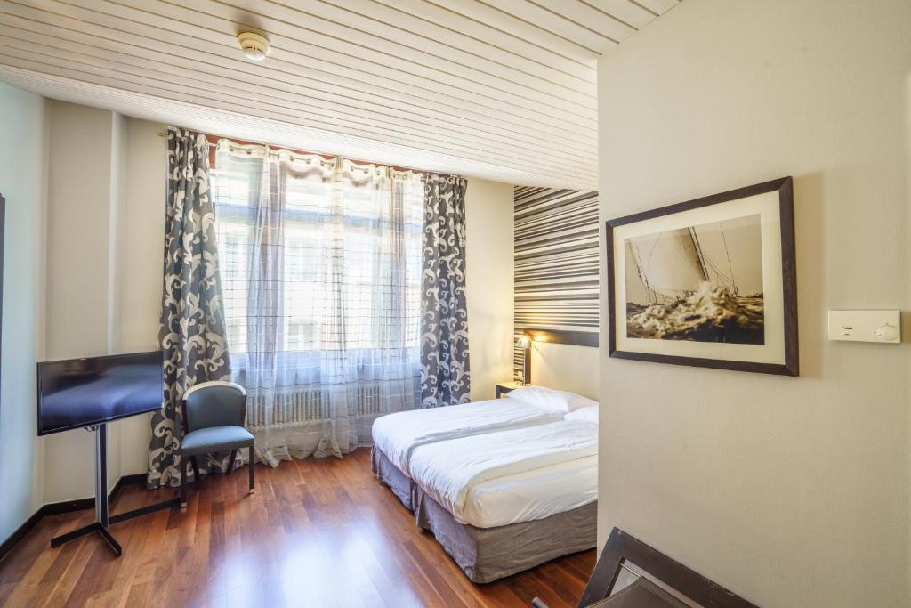 Postel nebo postele na pokoji v ubytování Rivage Hotel Restaurant Lutry