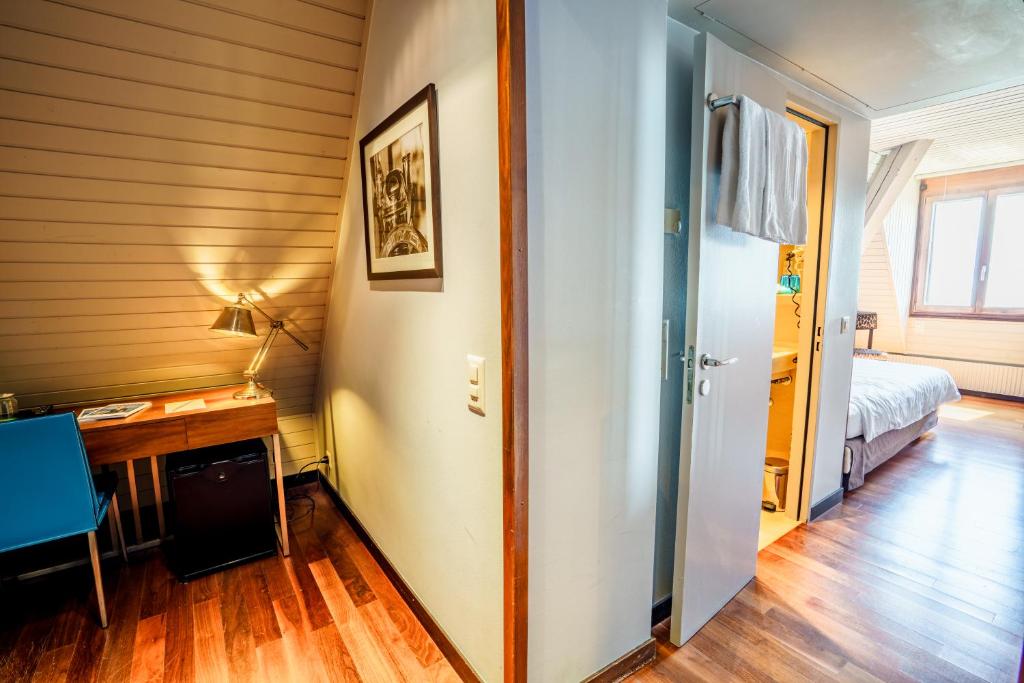 Postel nebo postele na pokoji v ubytování Rivage Hotel Restaurant Lutry
