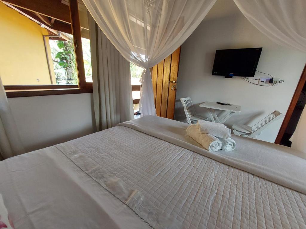 Postel nebo postele na pokoji v ubytování Magias de Paraty Ecopousada