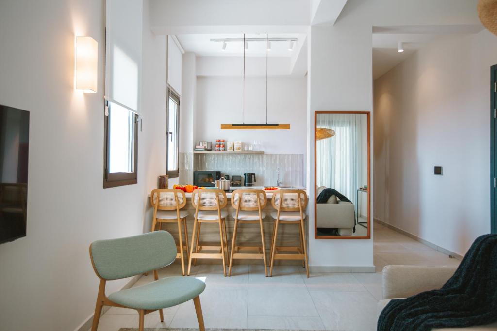 Kuchyň nebo kuchyňský kout v ubytování LIV & CO Suites & Villas