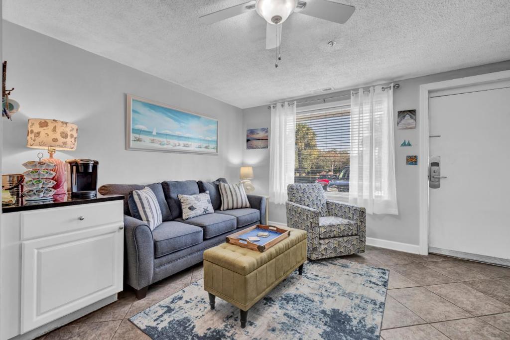 Et opholdsområde på The Waterway 112 by Sea Scape Properties