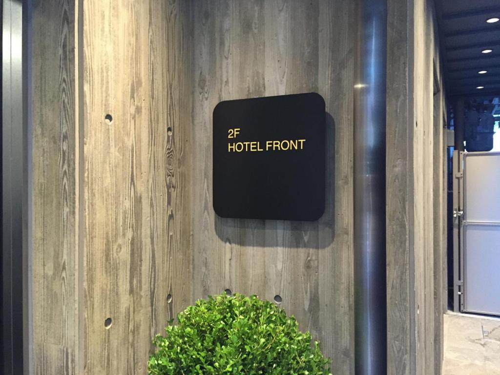 Certifikát, hodnocení, plakát nebo jiný dokument vystavený v ubytování The Wall Hotel