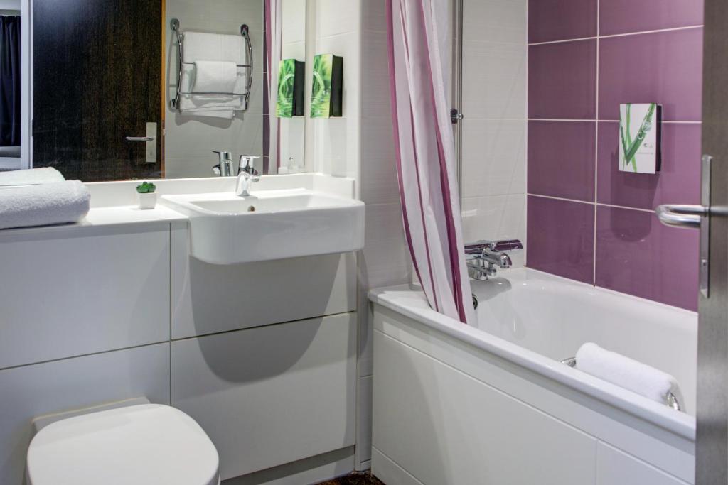 The Magnum Hotel Sunderland, Sure Hotel Collection by Best Western - Standard Double Room With One Double Bed - Non-Smoking