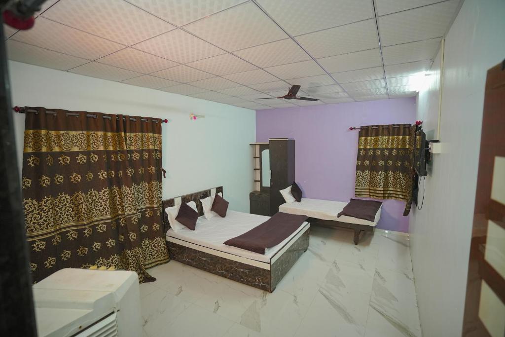 Apna Farmhouse - Private Villa with Pool & Play area - Near Fort -15 min to Ellora Caves - Two-Bedroom House