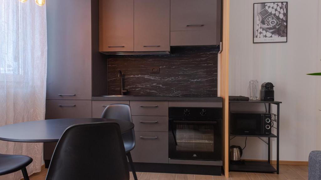Kuchyň nebo kuchyňský kout v ubytování 48 Cadorna - Sostify