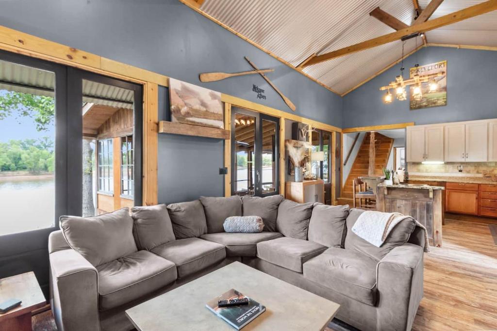 Χώρος καθιστικού στο 2 Mi To Casinos, Red River Lodge, River Views