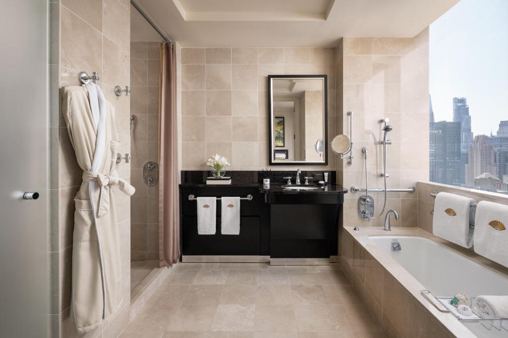 Mandarin Oriental, New York - Hudson River View Accessible King - Bathtub