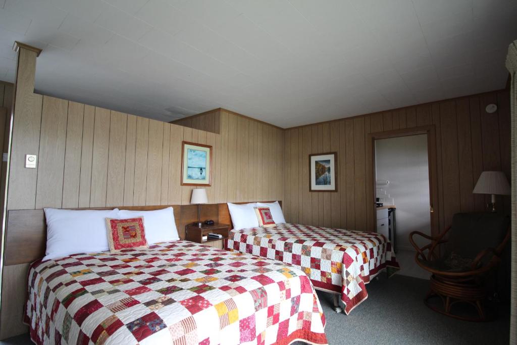 Sandy Point Motel - Studio With Lake View