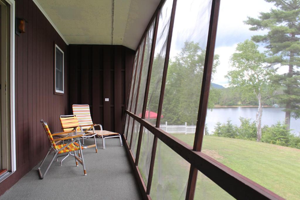 Sandy Point Motel - Studio With Lake View