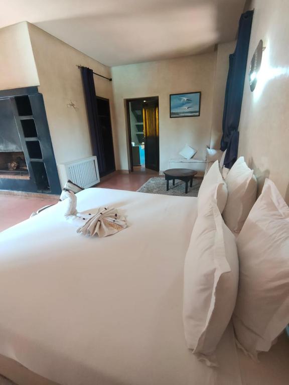 Postel nebo postele na pokoji v ubytování Riad shéhérazade Marrakech