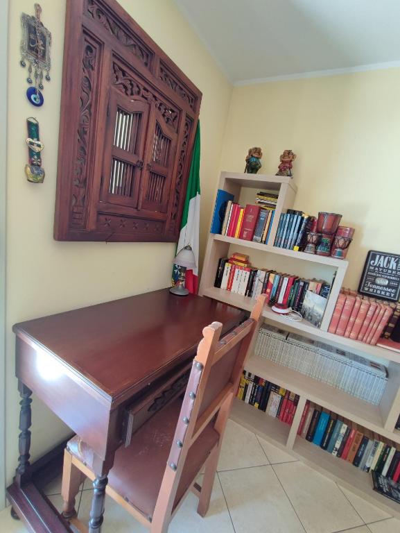 Knihovna v apartmánu