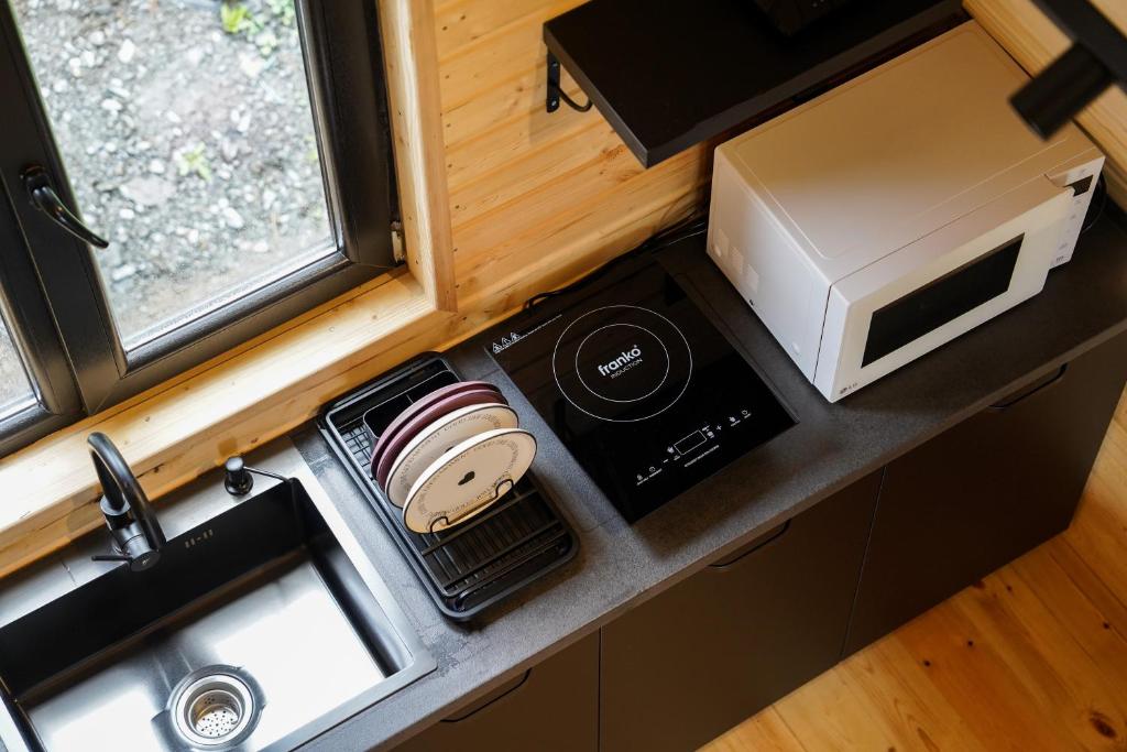 Kuchyň nebo kuchyňský kout v ubytování Libertà Cottage Kazbegi