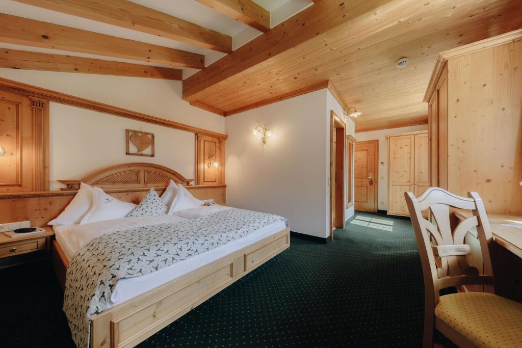 Postel nebo postele na pokoji v ubytování Hotel Hirschen