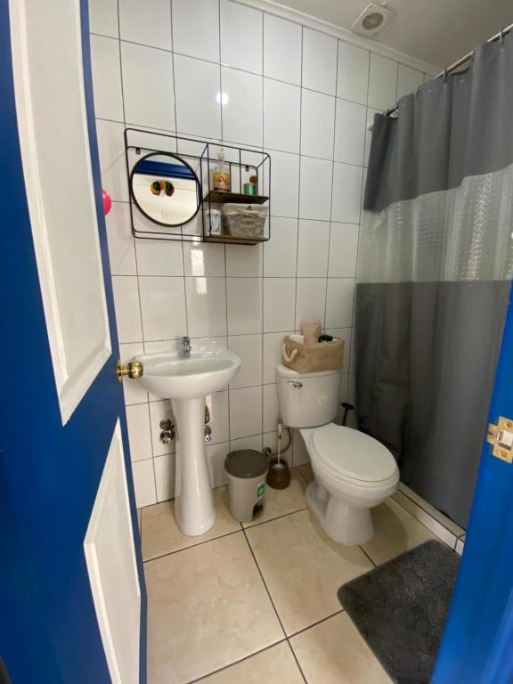 Koupelna v ubytování Lodging Incógnita, Punta Arenas