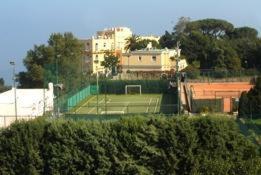 a tennis court with a net on top of it at Hotel Bellavista in Anacapri